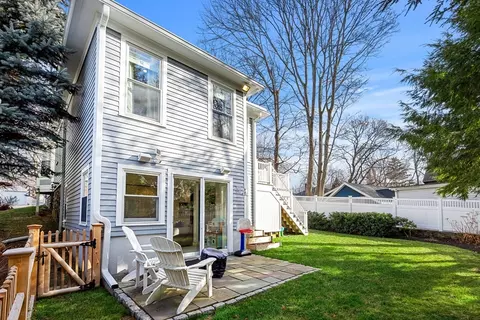 Exterior - 5 Elm Pl, Marblehead, MA 01945 photo 4 of 4