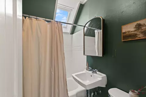 Bath - 38 School St #3, Beverly, MA 01915 photo 1 of 1