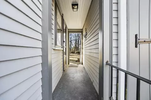 Entry Way - 20 Sunset Rd, Wellesley, MA 02482 photo 2 of 2