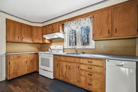 Kitchen - 20 Sunset Rd, Wellesley, MA 02482 photo 3 of 3