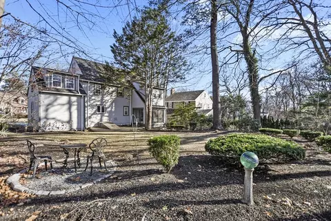 Exterior - 20 Sunset Rd, Wellesley, MA 02482 photo 9 of 13