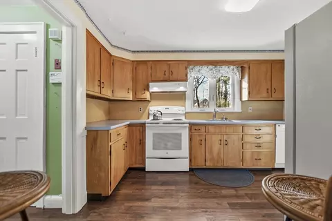 Kitchen - 20 Sunset Rd, Wellesley, MA 02482 photo 2 of 3