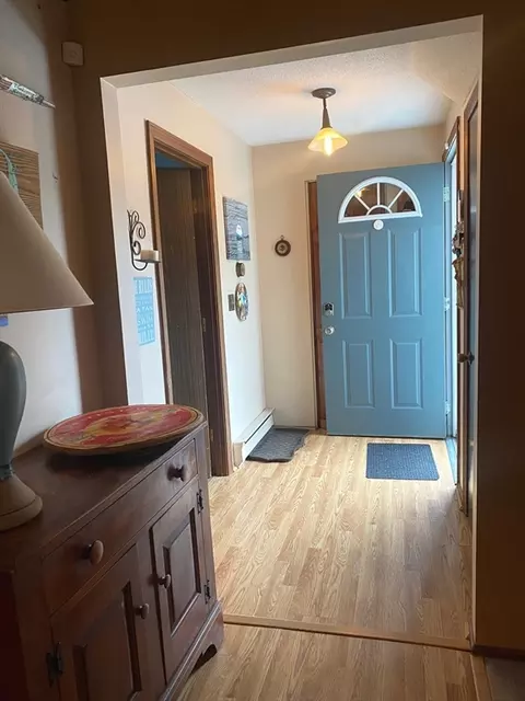 Entry Way - 2 Coach Rd #2, Bourne, MA 02532 photo 2 of 4