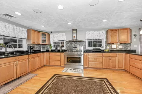 6 Montclair Cir, Billerica, MA 01821 photo 5