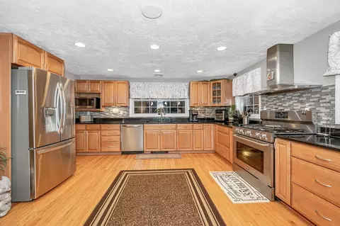 6 Montclair Cir, Billerica, MA 01821 photo 8