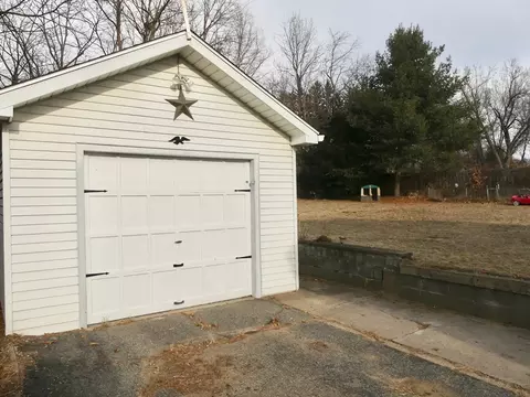 Exterior - 16 Factory Pl, Chicopee, MA 01013 photo 4 of 8