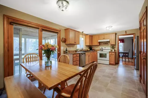 27 Powers Ln, Attleboro, MA 02703 photo 5