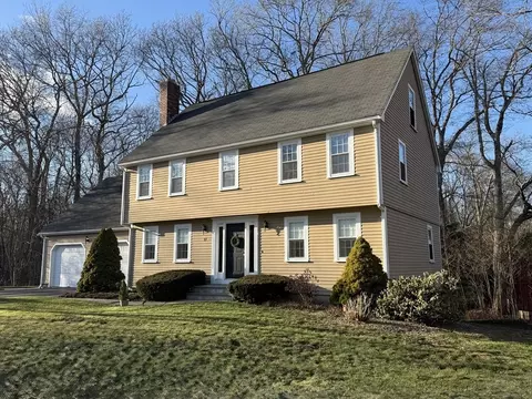 27 Powers Ln, Attleboro, MA 02703