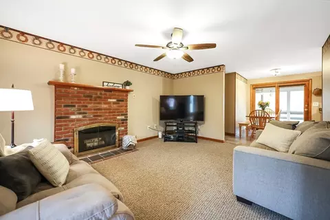 27 Powers Ln, Attleboro, MA 02703 photo 9