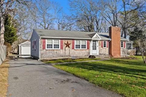 8 Bass River Rd, Yarmouth, MA 02664
