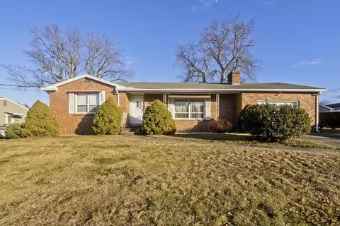 99 Orchard St, Chicopee, MA 01013