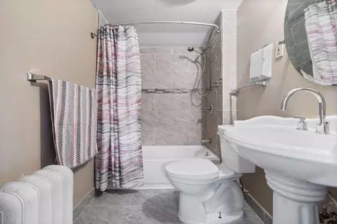Bath - 23 Summit Ave, Lawrence, MA 01841 photo 1 of 2