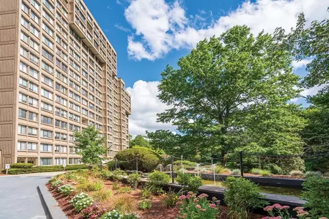 250 Hammond Pond Pkwy #808N, Chestnut Hill, MA 02467