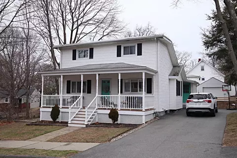 8 Sunnyside Ave, Saugus, MA 01906