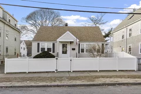 17 Orchard St, Lynn, MA 01905