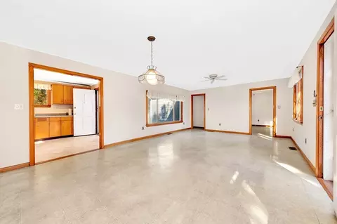 Living - 1 1a Mayflower Ln, Gloucester, MA 01930 photo 1 of 5