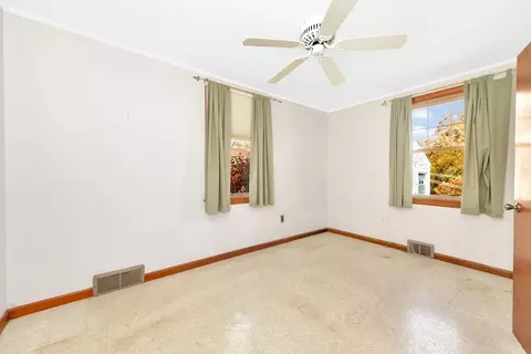Bedroom - 1 1a Mayflower Ln, Gloucester, MA 01930 photo 4 of 7
