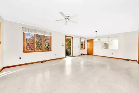 Living - 1 1a Mayflower Ln, Gloucester, MA 01930 photo 3 of 5