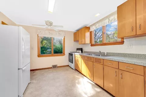 Kitchen - 1 1a Mayflower Ln, Gloucester, MA 01930 photo 2 of 5