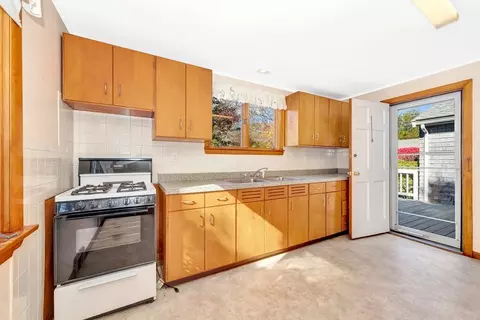 Kitchen - 1 1a Mayflower Ln, Gloucester, MA 01930 photo 4 of 5