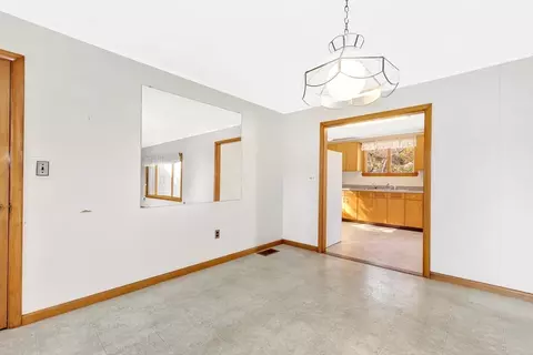 Dining - 1 1a Mayflower Ln, Gloucester, MA 01930 photo 1 of 1