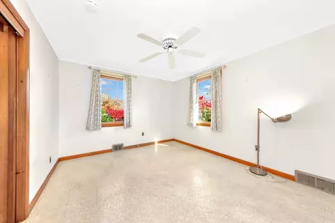 Bedroom - 1 1a Mayflower Ln, Gloucester, MA 01930 photo 2 of 7