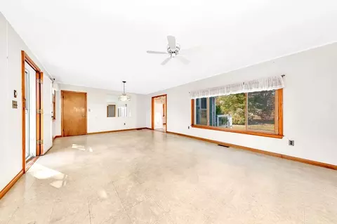 Living - 1 1a Mayflower Ln, Gloucester, MA 01930 photo 2 of 5