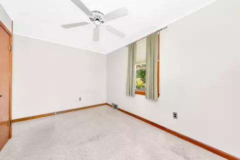 Bedroom - 1 1a Mayflower Ln, Gloucester, MA 01930 photo 6 of 7