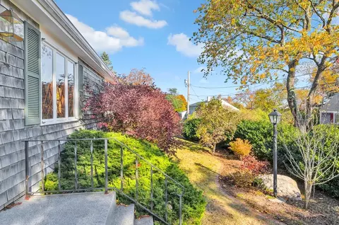 Exterior - 1 1a Mayflower Ln, Gloucester, MA 01930 photo 1 of 7