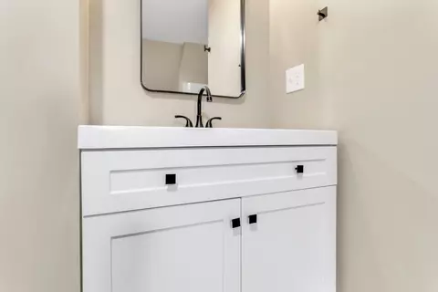 Bath - 77 Clarendon St, Springfield, MA 01109 photo 5 of 5