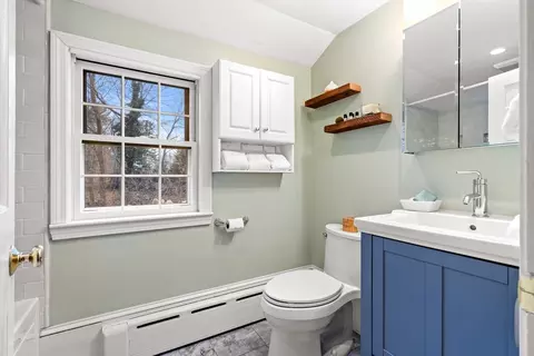 Bath - 923 Main St, Hingham, MA 02043 photo 2 of 3