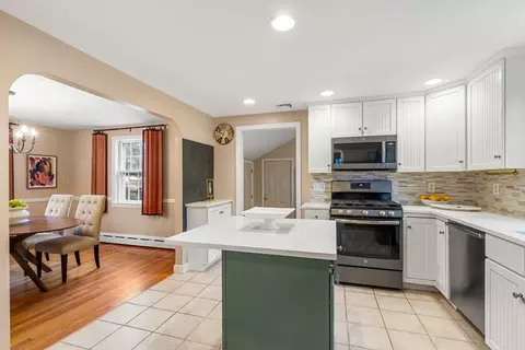 Kitchen - 923 Main St, Hingham, MA 02043 photo 1 of 3