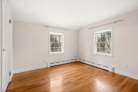 Bedroom - 923 Main St, Hingham, MA 02043 photo 3 of 4