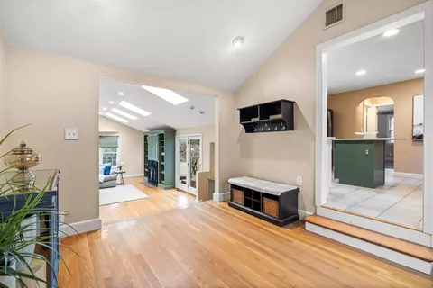 Entry Way - 923 Main St, Hingham, MA 02043 photo 1 of 2