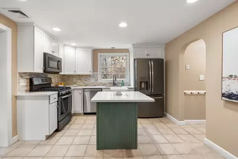 Kitchen - 923 Main St, Hingham, MA 02043 photo 3 of 3