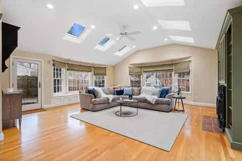 Living - 923 Main St, Hingham, MA 02043 photo 1 of 4