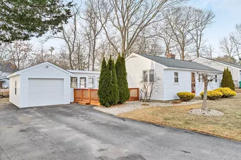 32 Shirley Ter, Hampton, NH 03842