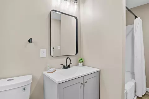 Bath - 1577 Bay St, Springfield, MA 01109 photo 2 of 4