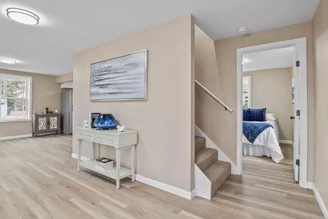 Entry Way - 1577 Bay St, Springfield, MA 01109 photo 2 of 2