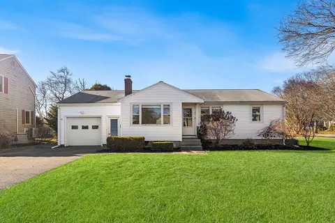 30 Pincushion Rd, Framingham, MA 01702
