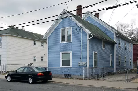 75 Crystal St, Southbridge, MA 01550