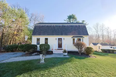 79 Archer St, Wrentham, MA 02093