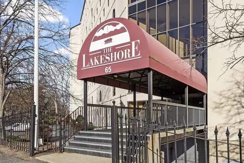 65 Lake Ave #221, Worcester, MA 01604