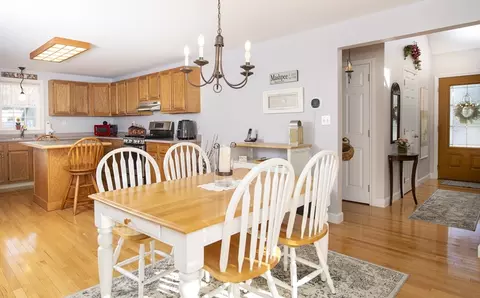 31 Mashpee Neck Rd, Mashpee, MA 02649 photo 4