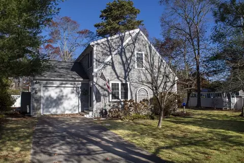 31 Mashpee Neck Rd, Mashpee, MA 02649 photo 2