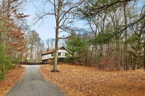 13 Dix Rd, Ipswich, MA 01938