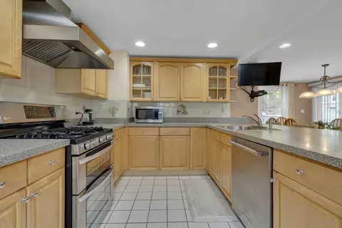 6 Charles #6, Newton, MA 02466