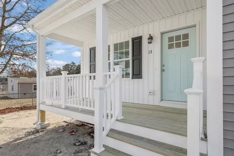 13 Agawam Dr, Wareham, MA 02538 photo 2