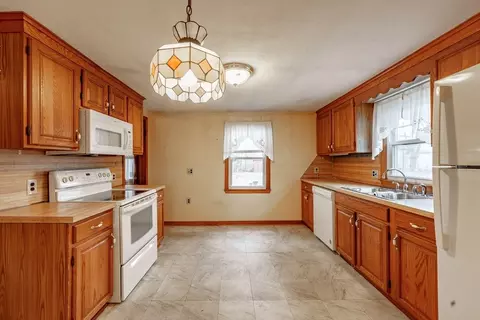 35 Sargon St, Springfield, MA 01104 photo 13