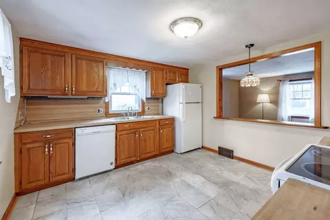 35 Sargon St, Springfield, MA 01104 photo 11